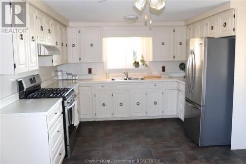 7776 Eighth Line, Chatham, ON - Indoor Photo Showing Kitchen With Double Sink