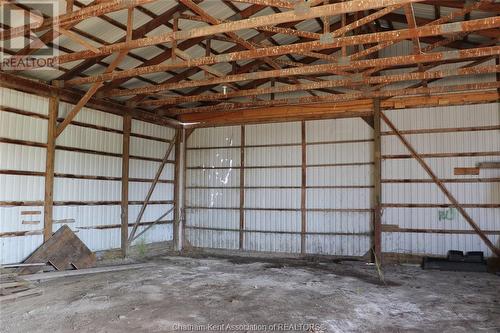 7776 Eighth Line, Chatham, ON - Indoor Photo Showing Garage