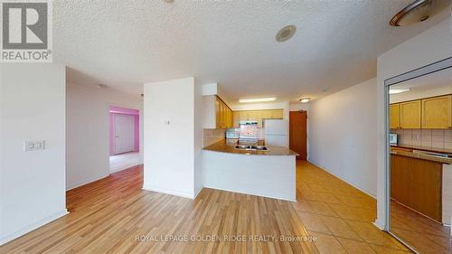 1905 - 5500 Yonge Street, Toronto, ON - Indoor Photo Showing Kitchen