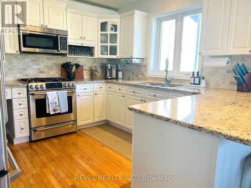 157 Allan Street, Timmins (Connaught Hill), ON - Indoor Photo Showing Kitchen With Double Sink With Upgraded Kitchen