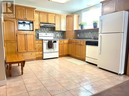 157 Allan Street, Timmins (Connaught Hill), ON - Indoor Photo Showing Kitchen