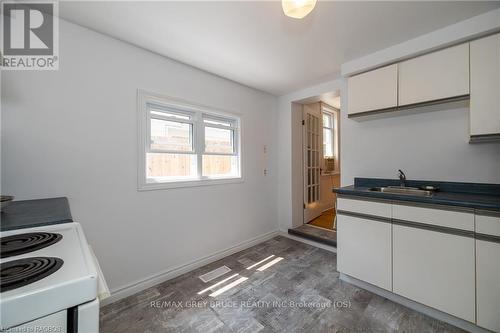 1809 3Rd Avenue W, Owen Sound, ON - Indoor Photo Showing Kitchen