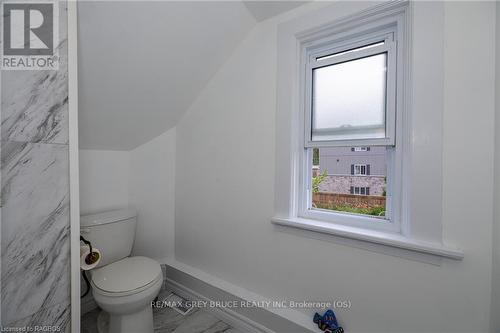 1809 3Rd Avenue W, Owen Sound, ON - Indoor Photo Showing Bathroom