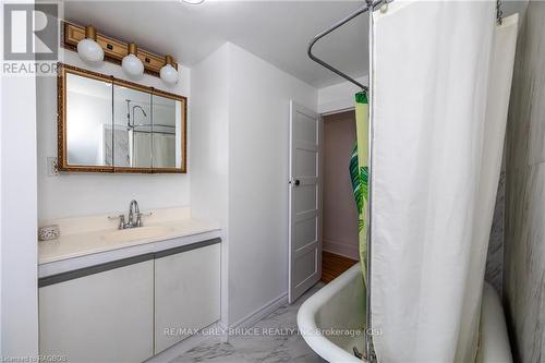 1809 3Rd Avenue W, Owen Sound, ON - Indoor Photo Showing Bathroom