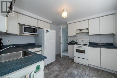 1809 3Rd Avenue W, Owen Sound, ON - Indoor Photo Showing Kitchen