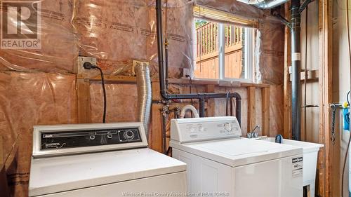 7423 Frank Court, Comber, ON - Indoor Photo Showing Laundry Room