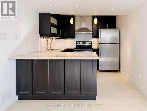 15 Cynthia Jean Street S, Markham, ON - Indoor Photo Showing Kitchen