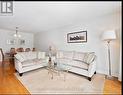 43 Bailey Crescent, Aurora, ON  - Indoor Photo Showing Living Room 