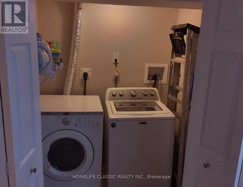 43 Bailey Crescent, Aurora, ON - Indoor Photo Showing Laundry Room