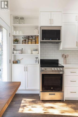 2075 Gerrard Street, Toronto, ON - Indoor Photo Showing Kitchen