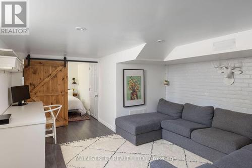 2075 Gerrard Street, Toronto, ON - Indoor Photo Showing Living Room