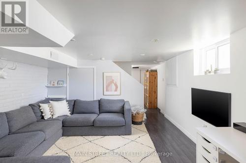 2075 Gerrard Street, Toronto, ON - Indoor Photo Showing Living Room