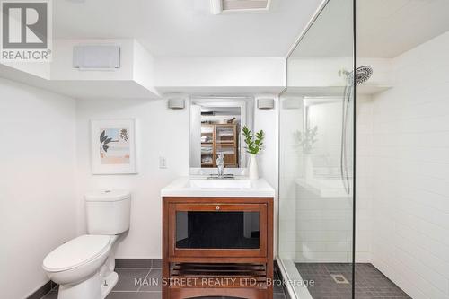 2075 Gerrard Street, Toronto, ON - Indoor Photo Showing Bathroom