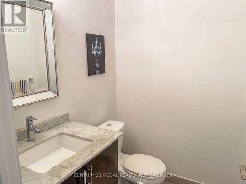 912 - 260 Sackville Street, Toronto, ON - Indoor Photo Showing Bathroom