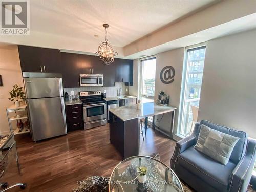 912 - 260 Sackville Street, Toronto, ON - Indoor Photo Showing Kitchen