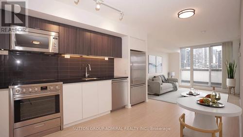 703 - 75 Queens Wharf Road, Toronto, ON - Indoor Photo Showing Kitchen