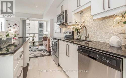 309Sw - 9191 Yonge Street, Richmond Hill, ON - Indoor Photo Showing Kitchen With Upgraded Kitchen