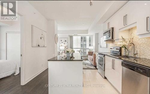 309Sw - 9191 Yonge Street, Richmond Hill, ON - Indoor Photo Showing Kitchen With Upgraded Kitchen