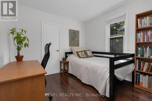 194 Ferndale Drive N, Barrie, ON - Indoor Photo Showing Bedroom