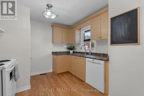 194 Ferndale Drive N, Barrie, ON - Indoor Photo Showing Kitchen With Double Sink