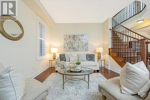 84 Northwest Court, Halton Hills, ON - Indoor Photo Showing Living Room