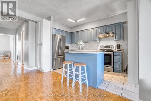 518 - 1000 Cedarglen Gate, Mississauga, ON - Indoor Photo Showing Kitchen