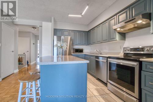 518 - 1000 Cedarglen Gate, Mississauga, ON - Indoor Photo Showing Kitchen