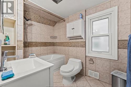 1360 Dougall Avenue, Windsor, ON - Indoor Photo Showing Bathroom