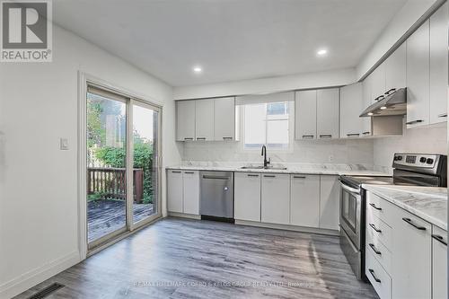 75 College Park Drive, Welland, ON - Indoor Photo Showing Kitchen With Upgraded Kitchen