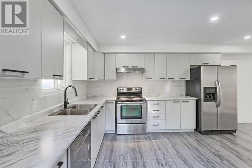 75 College Park Drive, Welland, ON - Indoor Photo Showing Kitchen With Double Sink With Upgraded Kitchen