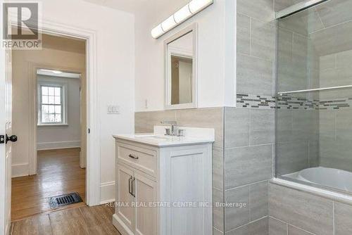 159 Wellington Street, Cambridge, ON - Indoor Photo Showing Bathroom