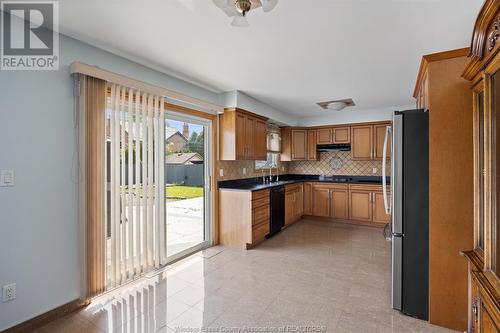 3660 Dougall Avenue, Windsor, ON - Indoor Photo Showing Kitchen