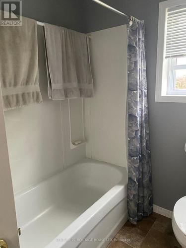 18 Jane Street, Chatham-Kent (Blenheim), ON - Indoor Photo Showing Bathroom