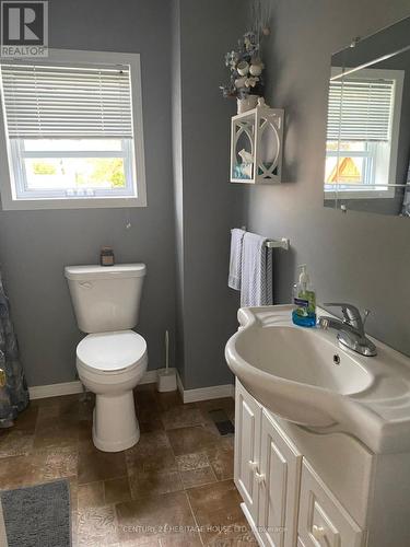 18 Jane Street, Chatham-Kent (Blenheim), ON - Indoor Photo Showing Bathroom