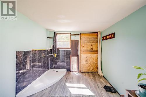 72 Randolf, Chatham, ON - Indoor Photo Showing Bathroom