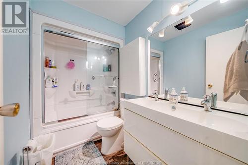 72 Randolf, Chatham, ON - Indoor Photo Showing Bathroom