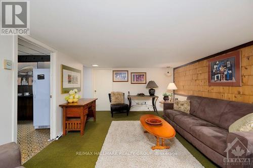 61 Birchview Road, Ottawa, ON - Indoor Photo Showing Living Room