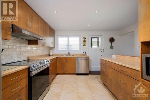 61 Birchview Road, Meadowlands - Crestview And Area (7301 - Meadowlands/St. Claire Gardens), ON - Indoor Photo Showing Kitchen