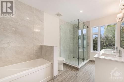 636 Hochelaga Street, Ottawa, ON - Indoor Photo Showing Bathroom