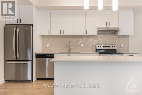 636 Hochelaga Street, Ottawa, ON - Indoor Photo Showing Kitchen With Upgraded Kitchen