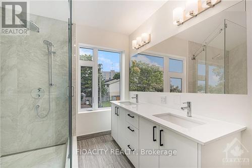 636 Hochelaga Street, Ottawa, ON - Indoor Photo Showing Bathroom