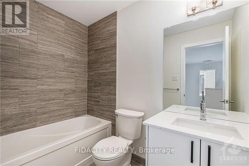 636 Hochelaga Street, Ottawa, ON - Indoor Photo Showing Bathroom