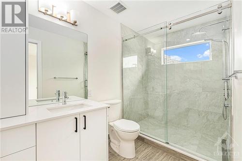 634 Hochelaga Street, Ottawa, ON - Indoor Photo Showing Bathroom