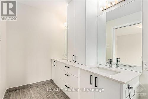 634 Hochelaga Street, Ottawa, ON - Indoor Photo Showing Bathroom