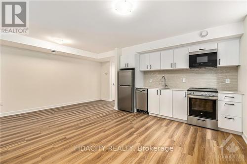 634 Hochelaga Street, Ottawa, ON - Indoor Photo Showing Kitchen With Upgraded Kitchen