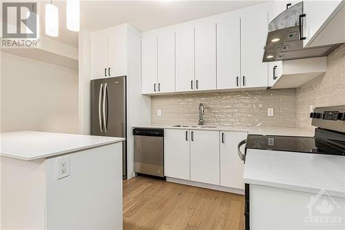 634 Hochelaga Street, Ottawa, ON - Indoor Photo Showing Kitchen With Upgraded Kitchen