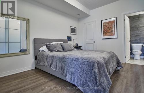 210 - 70 Shipway Avenue, Clarington (Newcastle), ON - Indoor Photo Showing Bedroom