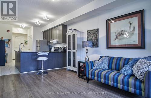 210 - 70 Shipway Avenue, Clarington (Newcastle), ON - Indoor Photo Showing Kitchen