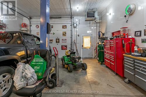 584337 Beachville Road, South-West Oxford (Beachville), ON - Indoor Photo Showing Garage