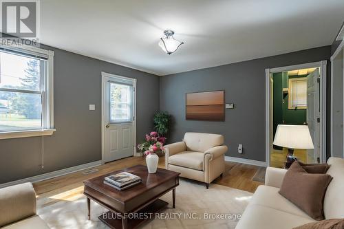 584337 Beachville Road, South-West Oxford (Beachville), ON - Indoor Photo Showing Living Room